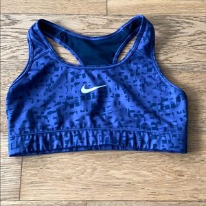 Nike sports bra (medium)